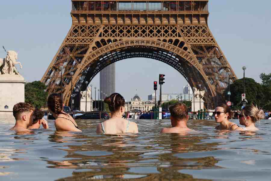 Swimmers gather near Paris landmarks amid dangerous summer heatwave